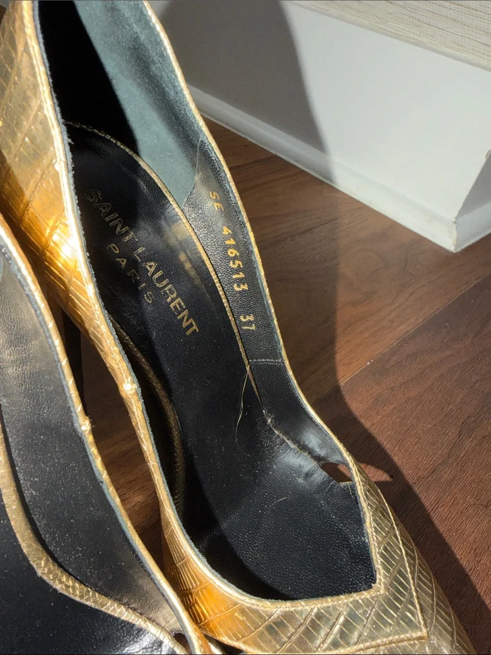 Saint Laurent Gold Croc-Embossed Leather Pointed Toe Pumps size 37 - Picture 3 of 8